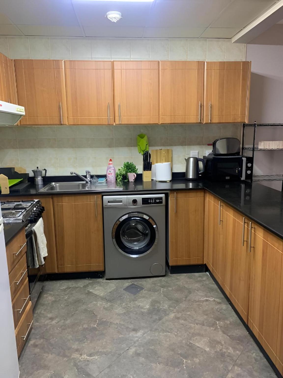 Huge Entire Apartment For Couples ,Families & Groups -Up To 5 Guests- With Free Pool, Steam & Sauna ,Jvc,ดูไบ ภายนอก รูปภาพ